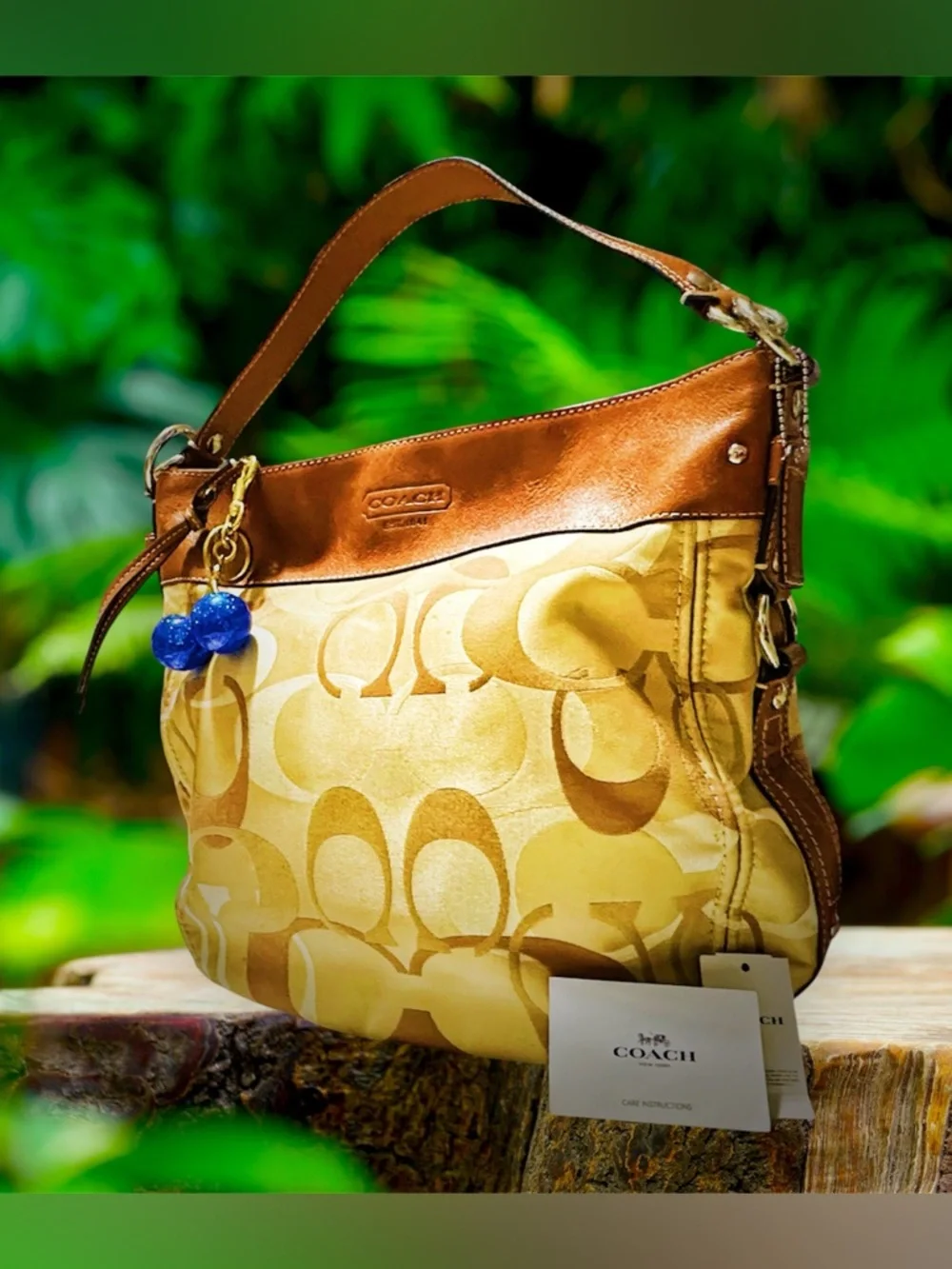 Vintage Coach soho Shoulder Bag Beige Signature Canvas with Brown Leather Trim - Picture 3 of 17